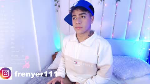 Snapshot of king_azahell chatting on January 22, 2:48 am king help me reach 100 likes online show from January 22, 2:48 am