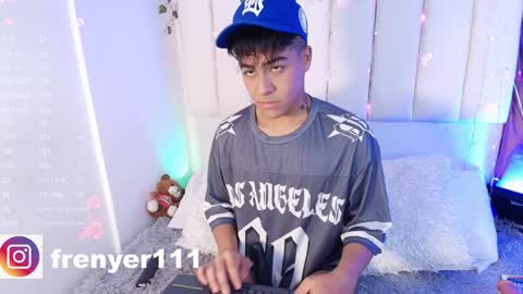 Snapshot of king_azahell chatting on January 31, 3:20 am king help me reach 100 likes online show from January 31, 3:20 am