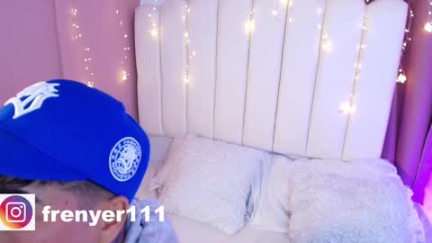 Snapshot of king_azahell chatting on February 21, 5:13 am king help me reach 100 likes online show from February 21, 5:13 am