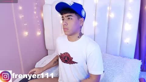 Snapshot of king_azahell chatting on February 28, 2:09 am king help me reach 100 likes online show from February 28, 2:09 am