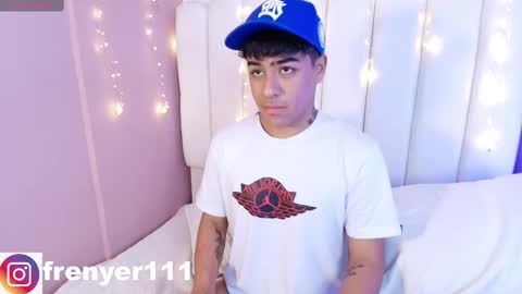 Snapshot of king_azahell chatting on February 28, 5:15 am king help me reach 100 likes online show from February 28, 5:15 am