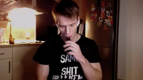 Snapshot of king_pong chatting on December 17, 9:54 pm king_pong online show from December 17, 9:54 pm