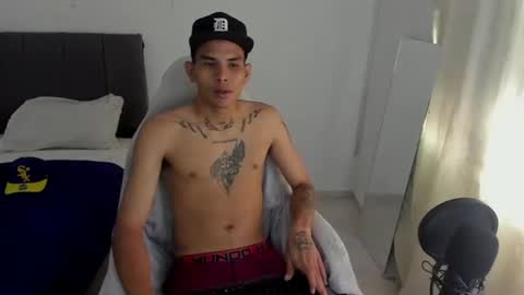 Snapshot of king_warlord chatting on June 25, 8:35 pm king_warlord online show from June 25, 8:35 pm