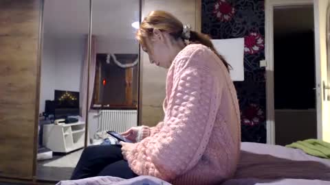 Snapshot of kingandprincess chatting on December 15, 5:42 pm sexysexyhotwetpinkredpussy online show from December 15, 5:42 pm