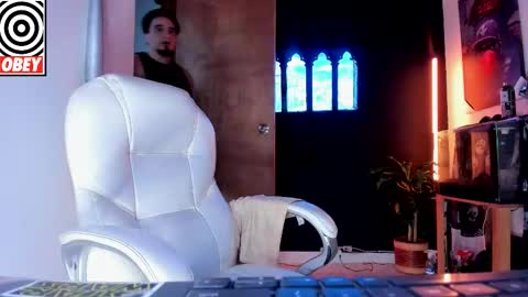 Snapshot of kingbear777 chatting on December 1, 4:06 am King Bear online show from December 1, 4:06 am