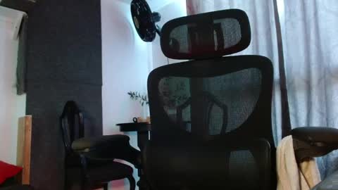 Snapshot of kingcat420 chatting on May 5, 5:32 pm Jake online show from May 5, 5:32 pm