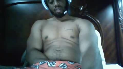 Snapshot of kingdreck28 chatting on December 30, 2:19 pm kingdreck28 online show from December 30, 2:19 pm