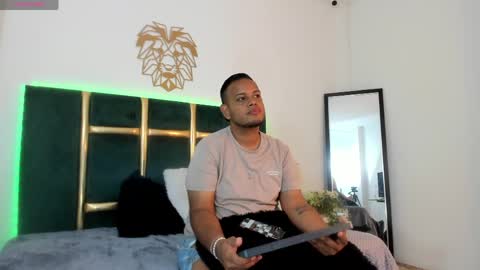 Snapshot of kingg_jay chatting on May 22, 11:49 am kingg_jay online show from May 22, 11:49 am