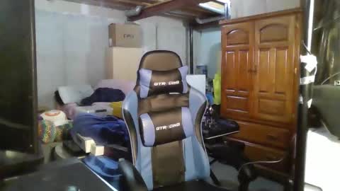 Snapshot of kingoffootfetish chatting on December 19, 9:05 am Master King Tommy online show from December 19, 9:05 am