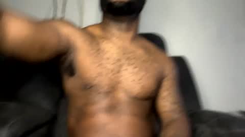 Snapshot of kingofkingz74 chatting on January 1, 5:33 am kingofkingz74 online show from January 1, 5:33 am