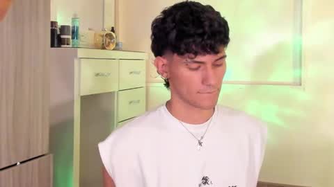 Snapshot of kingparker1 chatting on February 22, 4:51 am A L E X online show from February 22, 4:51 am