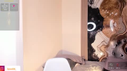  A L E X  online show from January 19, 4:49 am