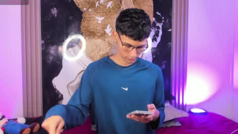  A L E X  online show from April 28, 7:02 am