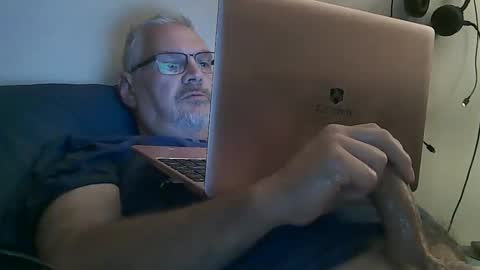 kingtongue10 online show from September 22, 11:45 am