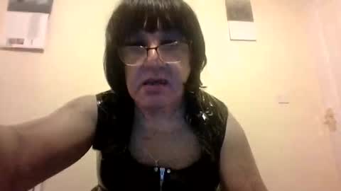 Snapshot of kingwillywoo chatting on December 18, 1:45 pm Cynthia Pvc lips online show from December 18, 1:45 pm