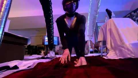 Snapshot of kinksmcgee chatting on May 2, 10:53 am Nikki online show from May 2, 10:53 am