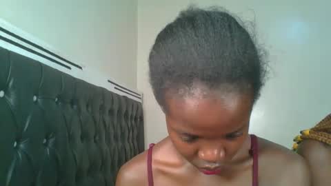 Snapshot of kinky_aria chatting on September 10, 2:00 am kinky_aria online show from September 10, 2:00 am