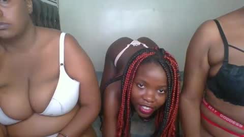 Snapshot of kinky_aria chatting on September 30, 6:02 pm kinky_aria online show from September 30, 6:02 pm