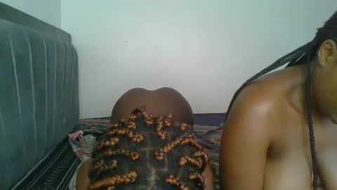 Snapshot of kinky_aria chatting on November 18, 11:36 am kinky_aria online show from November 18, 11:36 am