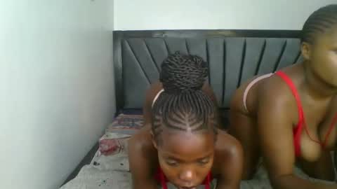 Snapshot of kinky_aria chatting on November 26, 8:37 am kinky_aria online show from November 26, 8:37 am