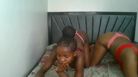 Snapshot of kinky_aria chatting on November 26, 8:43 pm kinky_aria online show from November 26, 8:43 pm