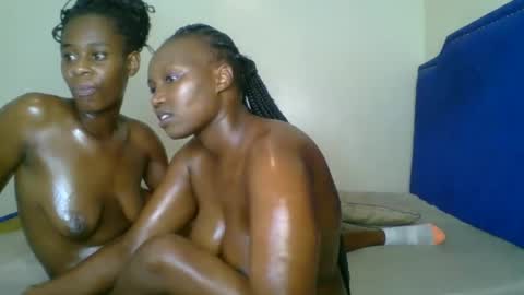 Snapshot of kinky_roey chatting on February 22, 4:40 pm kinky_roey online show from February 22, 4:40 pm