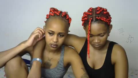 Snapshot of kinky_secrett chatting on September 17, 1:07 am Cupshee and cushey online show from September 17, 1:07 am