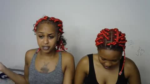 Snapshot of kinky_secrett chatting on September 17, 1:24 pm Cupshee and cushey online show from September 17, 1:24 pm