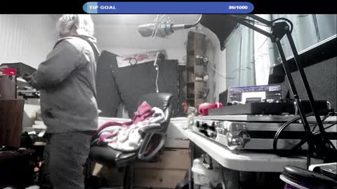 Snapshot of kinkybiguy14 chatting on September 16, 12:44 am Kinky Cassie online show from September 16, 12:44 am