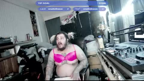 Snapshot of kinkybiguy14 chatting on October 7, 5:15 am Kinky Cassie online show from October 7, 5:15 am