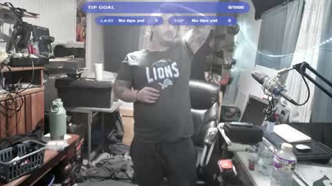 Snapshot of kinkybiguy14 chatting on October 27, 7:45 am Kinky Cassie online show from October 27, 7:45 am