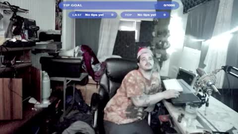 Snapshot of kinkybiguy14 chatting on October 29, 8:49 am Kinky Cassie online show from October 29, 8:49 am