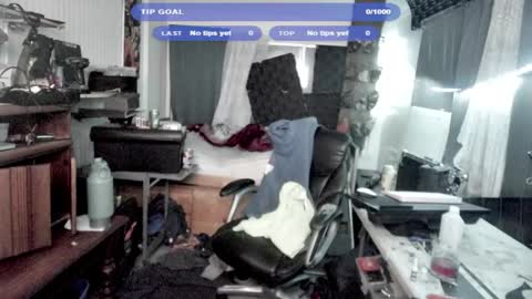 Snapshot of kinkybiguy14 chatting on November 4, 6:45 am Kinky Cassie online show from November 4, 6:45 am