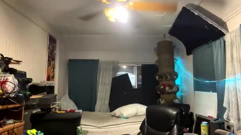 Snapshot of kinkybiguy14 chatting on November 5, 7:41 am Kinky Cassie online show from November 5, 7:41 am