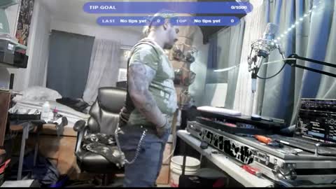 Snapshot of kinkybiguy14 chatting on November 22, 2:10 am Kinky Cassie online show from November 22, 2:10 am