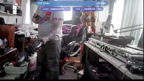 Snapshot of kinkybiguy14 chatting on November 22, 2:49 pm Kinky Cassie online show from November 22, 2:49 pm