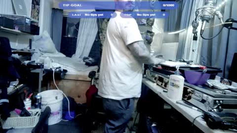 Snapshot of kinkybiguy14 chatting on November 25, 6:35 am Kinky Cassie online show from November 25, 6:35 am