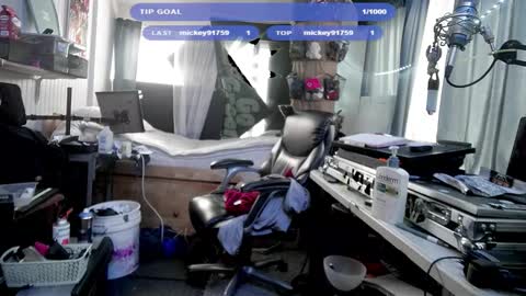 Snapshot of kinkybiguy14 chatting on December 3, 7:56 pm Kinky Cassie online show from December 3, 7:56 pm