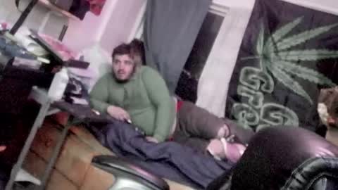 Snapshot of kinkybiguy14 chatting on December 22, 4:31 am Kinky Cassie online show from December 22, 4:31 am