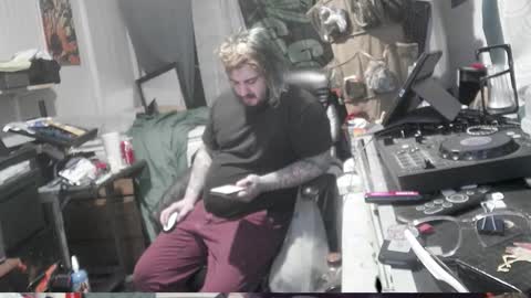 Snapshot of kinkybiguy14 chatting on February 3, 12:31 am Kinky Cassie online show from February 3, 12:31 am