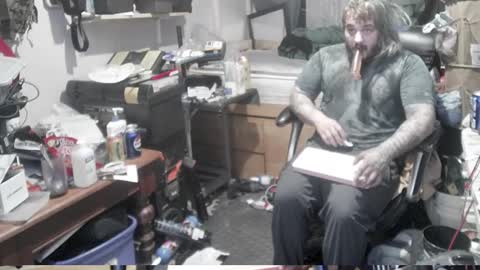 Snapshot of kinkybiguy14 chatting on February 14, 12:18 am Kinky Cassie online show from February 14, 12:18 am