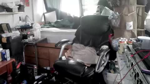 Snapshot of kinkybiguy14 chatting on February 19, 4:58 pm Kinky Cassie online show from February 19, 4:58 pm