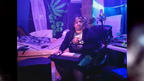 Snapshot of kinkybiguy14 chatting on June 23, 2:53 am Kinky Cassie online show from June 23, 2:53 am