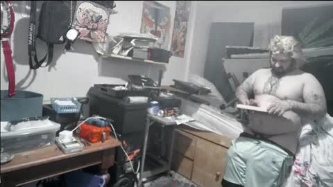 Snapshot of kinkybiguy14 chatting on June 24, 3:38 am Kinky Cassie online show from June 24, 3:38 am