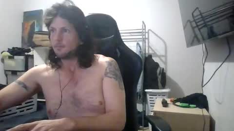 Snapshot of kinkybinerd chatting on April 10, 4:12 pm Horny Bloomy online show from April 10, 4:12 pm