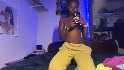 Snapshot of kinkycoupleinteracial chatting on November 18, 2:39 am interracialfacial online show from November 18, 2:39 am