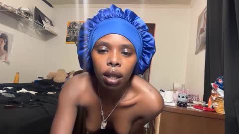 Snapshot of kinkycoupleinteracial chatting on December 4, 5:50 am interracialfacial online show from December 4, 5:50 am