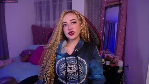 Snapshot of kinkydoll_ chatting on February 16, 3:58 am Sara online show from February 16, 3:58 am