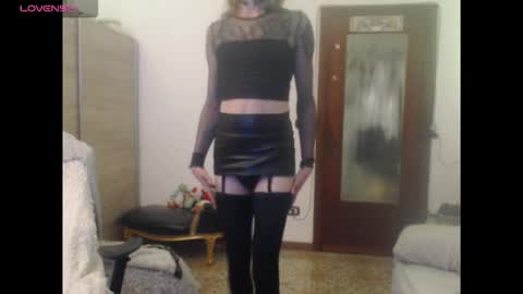 Snapshot of kinkyerikat chatting on October 2, 11:12 pm Anya online show from October 2, 11:12 pm