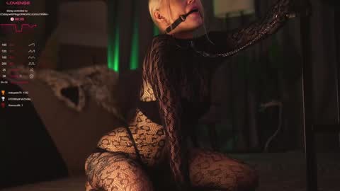 Snapshot of kinkylina_ chatting on December 2, 10:50 am kinkylina_ online show from December 2, 10:50 am